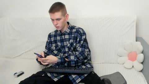 Snapshot of wesleyross chatting on January 9, 12:03 am Wes online show from January 9, 12:03 am