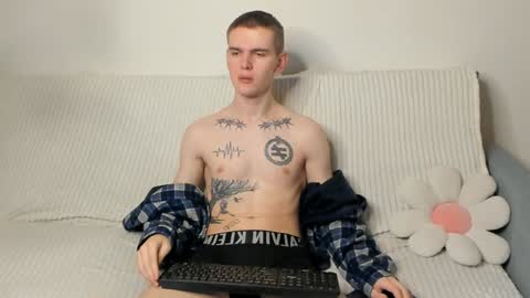 Snapshot of wesleyross chatting on January 12, 2:24 am Wes online show from January 12, 2:24 am