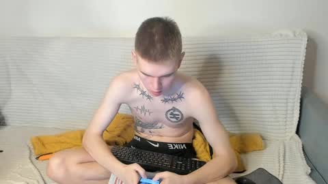 Snapshot of wesleyross chatting on January 17, 12:10 am Wes online show from January 17, 12:10 am