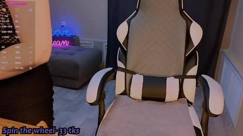 Molly online show from April 3, 9:18 am