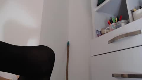 Snapshot of wet_liss chatting on February 20, 12:08 am Diva online show from February 20, 12:08 am