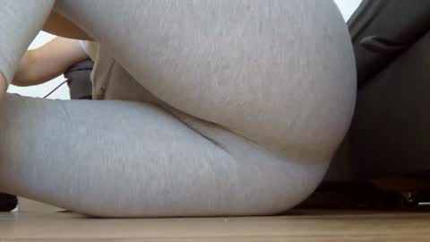 wet_pants2022 online show from September 17, 6:59 am