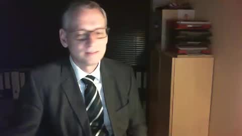 Snapshot of wetsuitedman chatting on February 15, 6:33 am Franz online show from February 15, 6:33 am