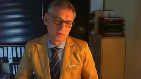 Snapshot of wetsuitedman chatting on February 16, 3:05 pm Franz online show from February 16, 3:05 pm