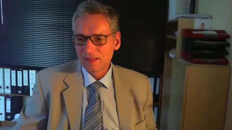 Snapshot of wetsuitedman chatting on September 18, 3:25 pm Franz online show from September 18, 3:25 pm