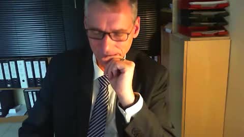 Snapshot of wetsuitedman chatting on October 25, 10:45 am Franz online show from October 25, 10:45 am