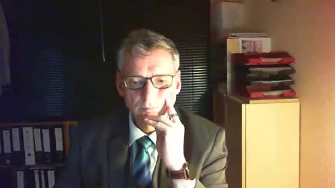 Snapshot of wetsuitedman chatting on February 22, 4:05 pm Franz online show from February 22, 4:05 pm