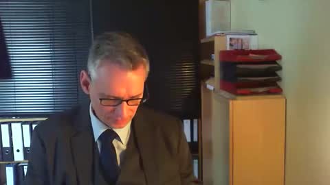 Snapshot of wetsuitedman chatting on February 27, 12:27 pm Franz online show from February 27, 12:27 pm