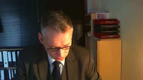 Snapshot of wetsuitedman chatting on March 1, 7:10 am Franz online show from March 1, 7:10 am