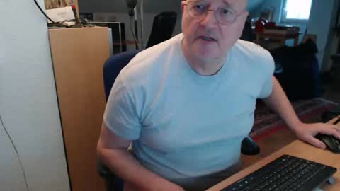 WeTwo online show from November 16, 11:49 am