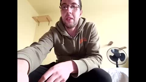 Snapshot of whatwouldyouliketosee chatting on February 13, 8:06 am stoffy online show from February 13, 8:06 am