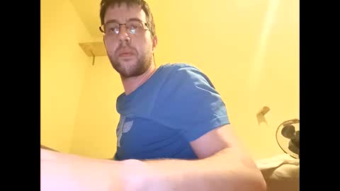 Snapshot of whatwouldyouliketosee chatting on March 2, 12:31 am stoffy online show from March 2, 12:31 am