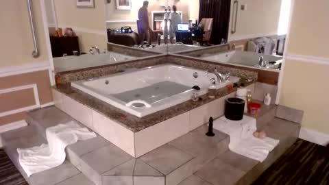 Snapshot of wheresmyqueenat chatting on December 17, 4:12 am wheresmyqueenat online show from December 17, 4:12 am