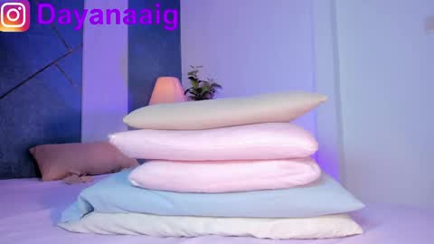Snapshot of whiite_snow_ chatting on May 21, 8:38 pm Sara online show from May 21, 8:38 pm