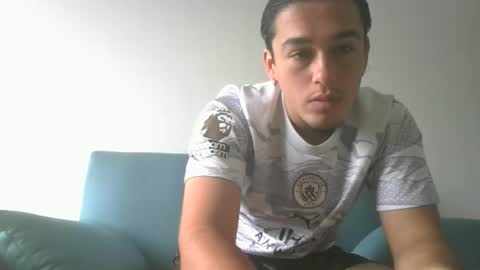 Snapshot of whiiteprince chatting on December 13, 7:36 am whiiteprince online show from December 13, 7:36 am