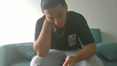 Snapshot of whiiteprince chatting on December 17, 8:34 am whiiteprince online show from December 17, 8:34 am