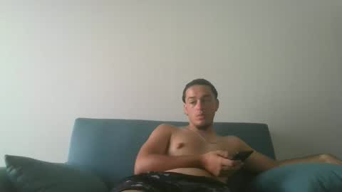 Snapshot of whiiteprince chatting on December 17, 12:43 pm whiiteprince online show from December 17, 12:43 pm