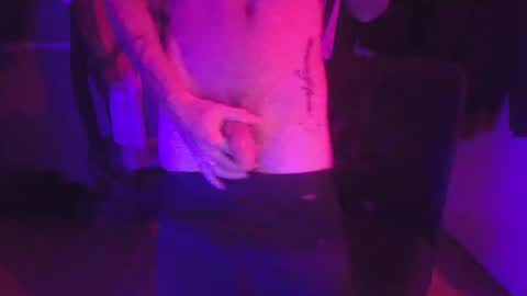 Snapshot of whispersonhickory chatting on December 18, 8:42 am whispersonhickory online show from December 18, 8:42 am