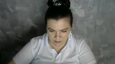 white__queen_ online show from June 15, 6:59 am