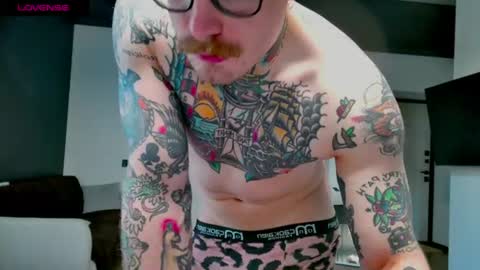 Snapshot of white_king999 chatting on June 24, 2:43 am Max online show from June 24, 2:43 am