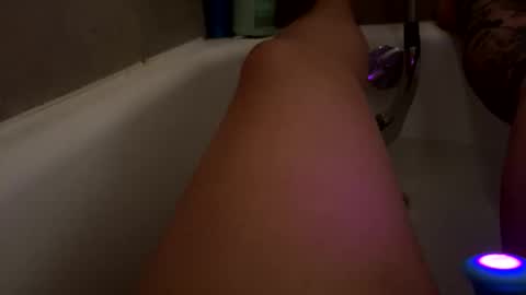 Whitegirl online show from April 19, 5:01 pm