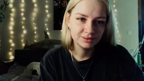 Snapshot of whitehex666 chatting on December 2, 3:40 pm whitehex666 online show from December 2, 3:40 pm