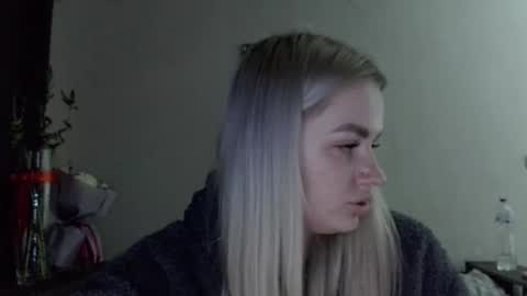 Snapshot of whitehex666 chatting on December 18, 5:52 pm whitehex666 online show from December 18, 5:52 pm