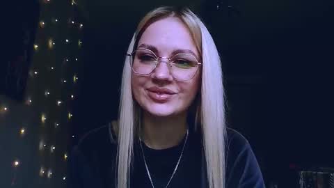 Snapshot of whitehex666 chatting on January 8, 10:28 am whitehex666 online show from January 8, 10:28 am