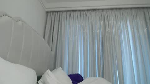 whitenightandqueen online show from May 11, 7:03 am
