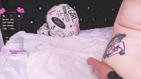 Snapshot of whitesexybitch chatting on March 30, 9:16 pm Laura online show from March 30, 9:16 pm