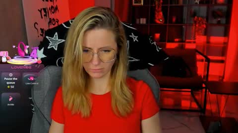 Snapshot of whitneypunnch chatting on February 3, 3:39 pm whitneypunnch online show from February 3, 3:39 pm