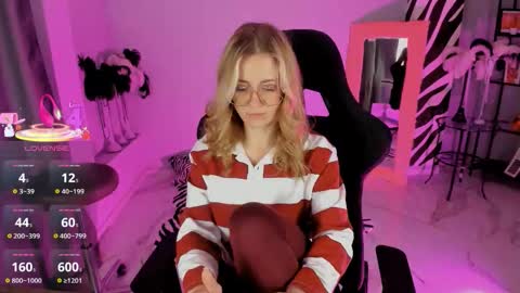 Snapshot of whitneypunnch chatting on February 25, 2:59 pm whitneypunnch online show from February 25, 2:59 pm