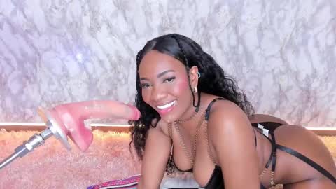 Snapshot of whitneyyfox chatting on February 24, 10:36 pm whitneyyfox online show from February 24, 10:36 pm