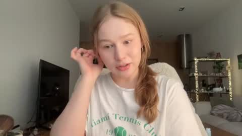 Snapshot of whoisalisa chatting on June 20, 7:11 am Alisa online show from June 20, 7:11 am