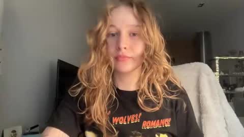 Snapshot of whoisalisa chatting on July 19, 5:33 am Alisa online show from July 19, 5:33 am