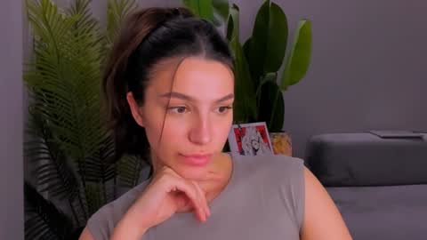 whoislulu online show from January 31, 1:56 pm