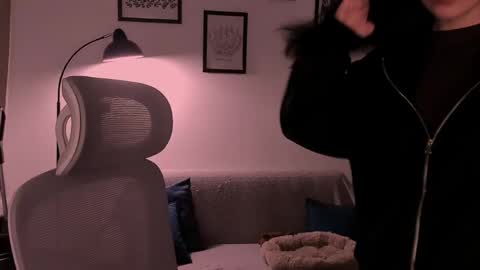 whoislulu online show from March 29, 7:03 pm