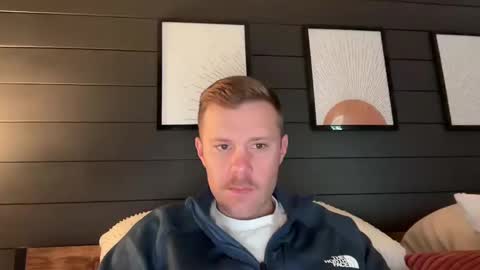 Snapshot of whoops1017 chatting on December 17, 2:22 pm whoops1017 online show from December 17, 2:22 pm