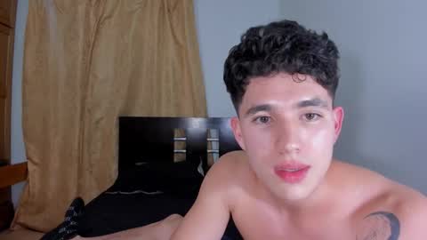 whos_he online show from November 30, 12:58 am