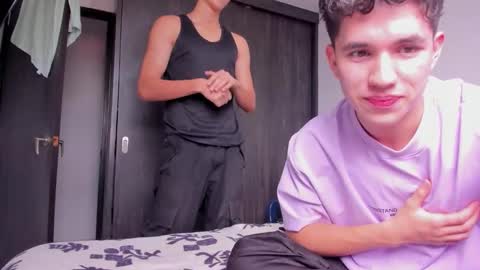 whos_he online show from December 3, 4:38 pm