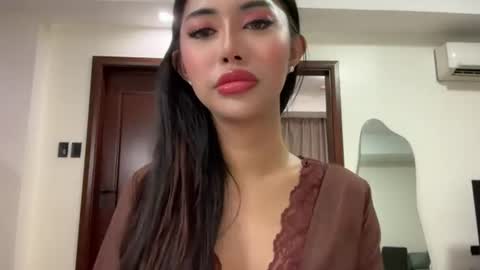 Snapshot of whoss_sofia chatting on June 27, 4:56 pm Sofia online show from June 27, 4:56 pm