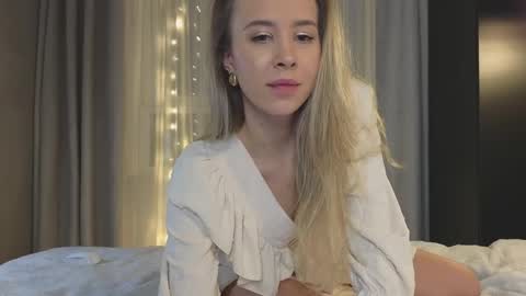 Snapshot of why_____not chatting on December 6, 10:30 pm Alice online show from December 6, 10:30 pm