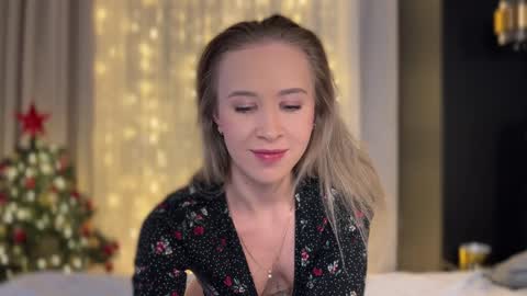 Snapshot of why_____not chatting on January 3, 8:11 pm Alice online show from January 3, 8:11 pm