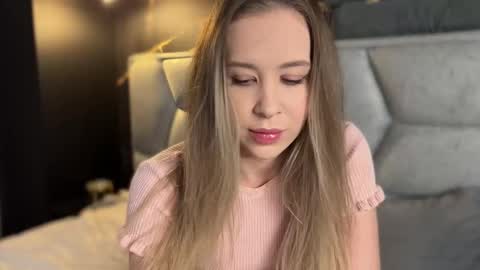 Snapshot of why_____not chatting on February 15, 7:28 pm Alice online show from February 15, 7:28 pm