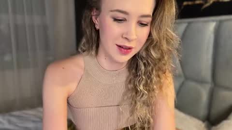 Snapshot of why_____not chatting on February 25, 6:53 pm Alice online show from February 25, 6:53 pm