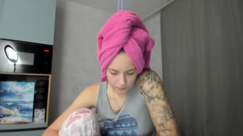 Veronica online show from October 22, 7:57 pm