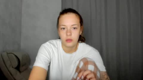 Snapshot of why_again_me chatting on April 19, 8:11 pm Veronica online show from April 19, 8:11 pm