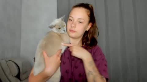 Snapshot of why_again_me chatting on April 22, 7:37 pm Veronica online show from April 22, 7:37 pm