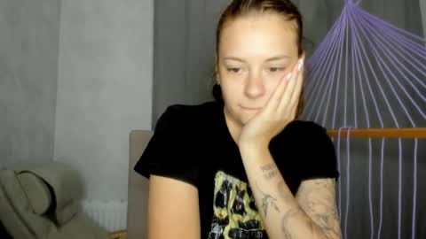 Snapshot of why_again_me chatting on May 16, 7:23 pm Veronica online show from May 16, 7:23 pm