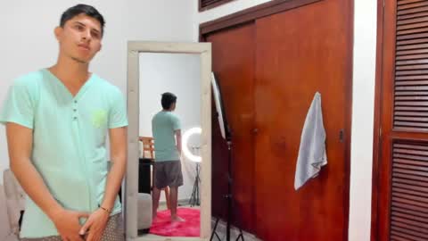 Snapshot of wickedboy_twink chatting on May 7, 8:14 pm JAISON online show from May 7, 8:14 pm